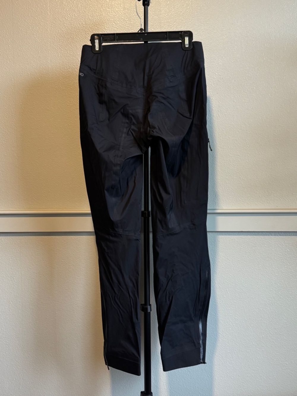 Patagonia Women’s Dirt Roamer Bike Pants Waterproof - Picture 2 of 7